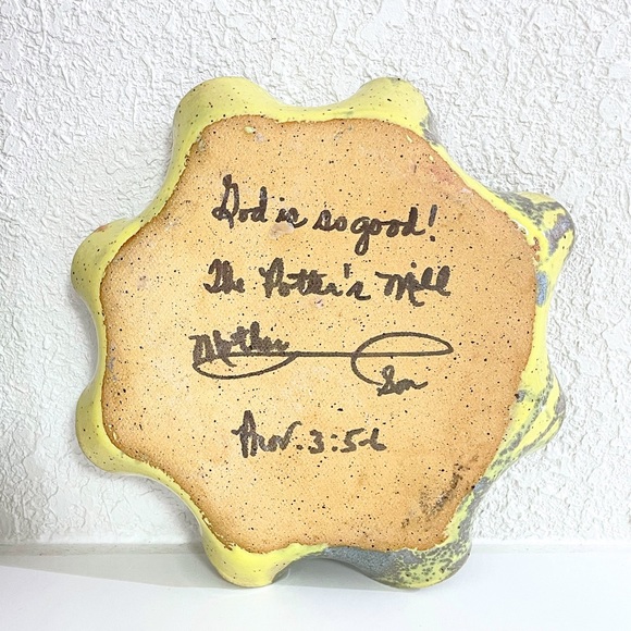 Ruffle Dish Artist Signed Pottery - Picture 9 of 11